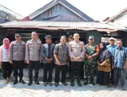Gelar Jumat Curhat di Randuagung, Kapolres Gresik Door to Door ke rumah warga