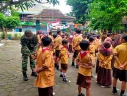 Baru Tau…!!! Ternyata Begini Cara Babinsa Laweyan Dalam Melatih Kedisiplinan Sejak Usia Dini