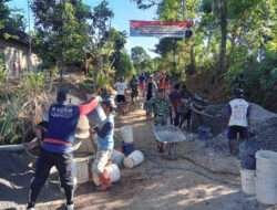 TNI Bersama Warga Krandegan Berbaur Rampungkan Sasaran Fisik TMMD