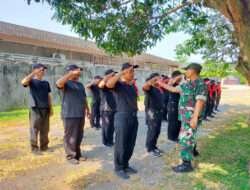 Babinsa Mangkubumen Latih PBB Karyawan Dan Karyawati Resto Serba Sambel (SS)