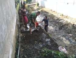 Koramil Bersihkan Irigasi Dan Perbaiki Jalan