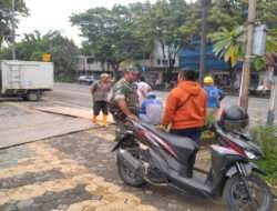 Babinsa Kelurahan Kemlayan Pantau Wilayah Binaan