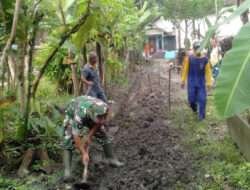Membaur Bersama Warga Dalam Pembuatan Talud Irigasi