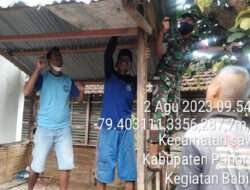 Kerja bakti, Babinsa Kodim 0802/Ponorogo Perbaiki Pos Kamling Bersama Warga