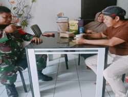 Babinsa Danukusuman Pembinaan Teritorial di Rumah Ketua RW 07