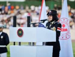 Dapat Hadiah Sekolah Perwira dari Kapolri, Polwan Polda Jatim Briptu Tiara Menangis Terharu