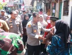 Dari Pintu ke Pintu Kapolda Jatim Kunjungi Warga Melalui Jum’at Curhat dan Jum’at Berkah