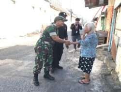 Senyum Tegur Sapa, Jadi Sarana Jitu Babinsa Kepatihan Wetan Ciptakan Keakraban Dengan Warga Binaan