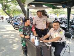 Tingkatkan Kamtibmas Babinsa Pasarkliwon Laksanakan Komsos Dengan Security di RS Kustati