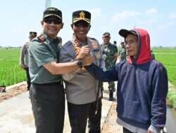 Dandim 0726/Sukoharjo Bersama Kapolres Cek Langsung TMMD Di Desa Karawangwuni Polokarto