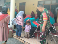 Wujud Nyata Peran Babinsa Melalui Pendampingan Posyandu Penimbangan Balita Serentak