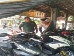Tumbuhkan Kedekatan Emosional dengan Warga Binaan Babinsa Sondakan Kunjungi Bengkel Sepeda Motor