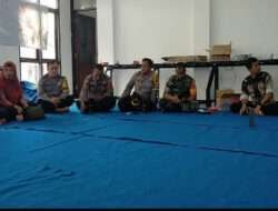 Giat Patroli Sambang Warga Polsek Tambaksari Sekaligus Berkoordinasi Masalah Kamtibmas