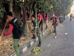 Kerja Bakti Bersihkan Lingkungan Anggota Koramil 04/Jebres Gerakkan Semangat Gotong-Royong