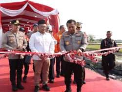 Kapolres Gresik Dampingi Kapolda Jatim Resmikan Palang Pintu Kereta Api Perlintasan Sebidang