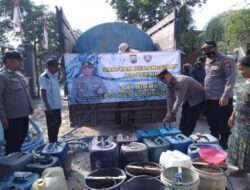 Polres Bojonegoro Kembali Salurkan Bantuan Ribuan Liter Air Bersih untuk Warga