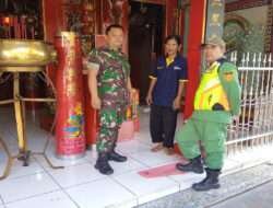 Ada Apa Babinsa Jayengan dan Linmas Sambangi Warga Binaan