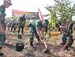 Kodim Sragen bagikan 300 paket sembako, Pembersihan pasar hingga tanam pohon di pulau sepatu