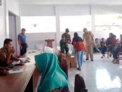 Gotong Royong Menuju Kesejahteraan: Sinergi Pemerintah dan TNI dalam Penyaluran Bantuan Pangan di Desa Bendoroto