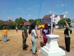 Sukseskan Upacara Bendera Peringati HUT Kemerdekaan RI Ke -78, Babinsa Jebres Latih Petugas Upacara