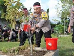 Polri Lestarikan Negeri, Polres Tulungagung Tanam Pohon Buah – buahan Secara Serentak