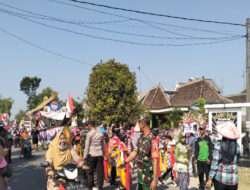 Koramil 0805/04 Padas Bersama Polsek Bantu Pengamanan Karnaval Pawai Budaya