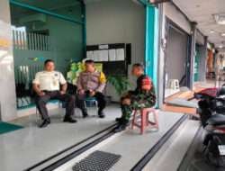 Komsos Dengan Security Kospin, Sertu Sunarto Berikan Himbauan Kamtibmas Dan Jaga Tali Silaturahmi