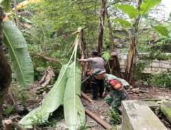 Gandeng Warga, Babinsa Laweyan Turun Tangan Laksanakan Kerja Bakti Pembersihan Lingkungan