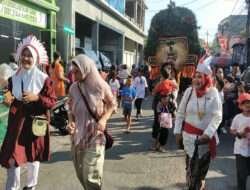 Semarak HUT KE 78 RW03 Kelurahan Airlangga Gelar Karnaval