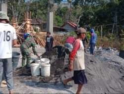 Wujud Nyata Kemanunggalan TNI – Rakyat, Koramil 24/Puhpelem Karya Bakti Bantu Warga Renovasi Masjid