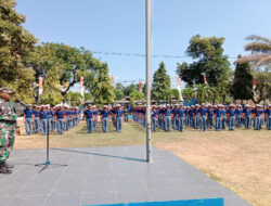 Tanamkan Disiplin Sejak Dini, Anggota Kodim 0802/Ponorogo Latih PBB Siswa Siswi SMK Pemkab Ponorogo