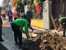 Yakinkan Pembangun Saluran Air Selesai Tepat Waktu, Personel Satgas KBD Tahap VII Koramil 02/Banjarsari Pergencar Pengerjaannya