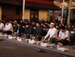 Hadrah Polisi Santri Aulian Mustafa Menggemakan Sholawat di Polres Jember