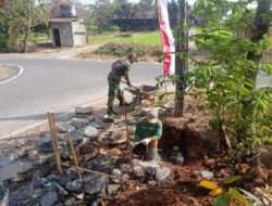 Wujud Nyata Babinsa Gotong Royong dalam Pembangunan Talud