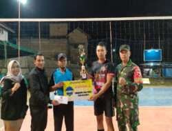 Pastikan Aman, Babinsa Koramil 0801/04 Tegalombo Laksanakan Pengamanan Turnamen Bola Volly