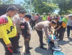 Tangani Dampak Elnino Polisi Beri Bantuan Puluhan Ribu Liter Air Bersih Untuk Warga Pasuruan