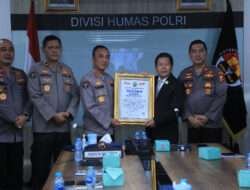 Divhumas Polri Raih Presisi Award Atas Prestasi Strategi Komunikasi Publik