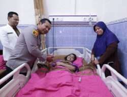 Jelang Operasi, Kapolda Jatim Beri Semangat Cyntya Gadis Viral Penjual Peyek di Surabaya