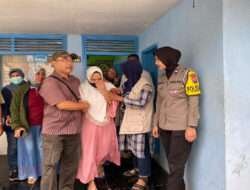 Kolaborasi Polwan Polisi RW Polresta Malang Kota Evakuasi ODGJ, Warga Samaan Beri Apresiasi