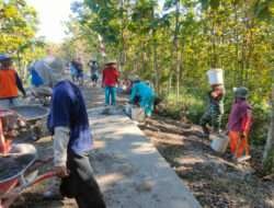 Cor Jalan Swadaya, Bukti Kekompakan Babinsa dengan Masyarakat