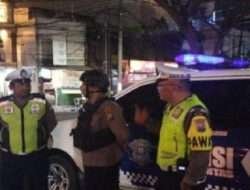 Patroli Malam Dilaksanakan untuk Menjamin Situasi Wilayah Hukum Polsek Tambaksari Tetap dalam Keadaan Kondusif
