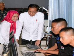 Aktivitas Pembelajaran di SMKN Jawa Tengah di Tinjau Langsung Presiden Jokowi dan Ibu Iriana