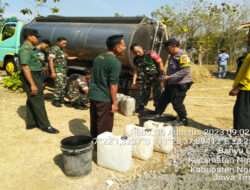Ini Salah Satu Cara Babinsa Koramil Ngawi Kota Bantu Warga Yang Kekurangan Air Bersih