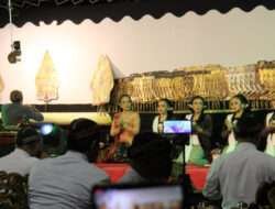 Memelihara Warisan Budaya: Dandim 0806/Trenggalek dan Forkopimda Meriahkan Hari Jadi Ke-829 Trenggalek dengan Wayang Kulit