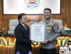 Kapolresta Malang Kota Terima Penghargaan Dari Lemkapi Terkait Program SIMPONI