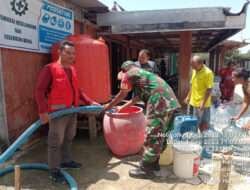 Babinsa Pandean Cepat Tanggap Berikan Bantuan Air Bersih Ke Warga