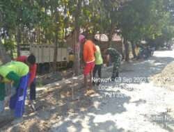Mempererat Tali Silaturahmi,Babinsa Posramil Pitu Kerja Bakti Bantu Warga Perataan Jalan