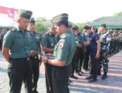 Minimalisir Pelanggaran, Dandim Ngawi Periksa Handphone Anggota