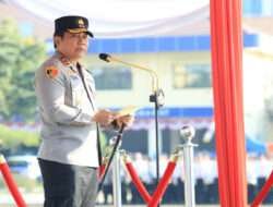 Polda Jatim Berikan Gif untuk Masyarakat yang Tertib Berlalulintas Pada Operasi Zebra Semeru 2023