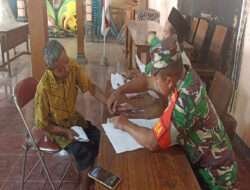 Babinsa Purwoharjo Dampingi Warga Terima BLT DD